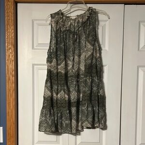 Tru Self Sleeveless Top in Green and Gray